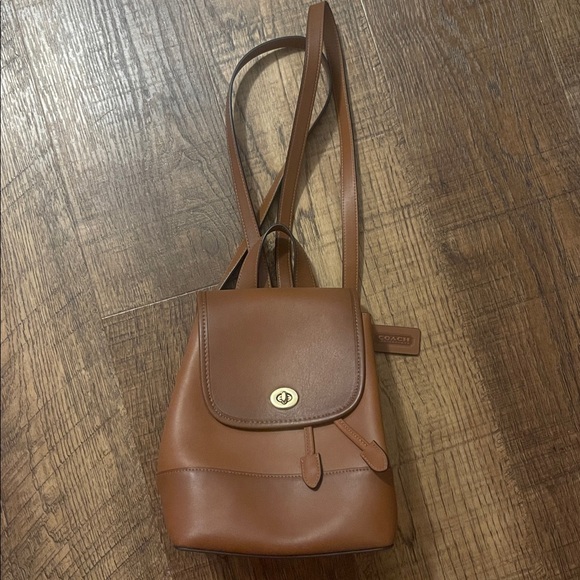 COACH Originals Glovetanned Leather Turnlock Backpack - Picture 3 of 8